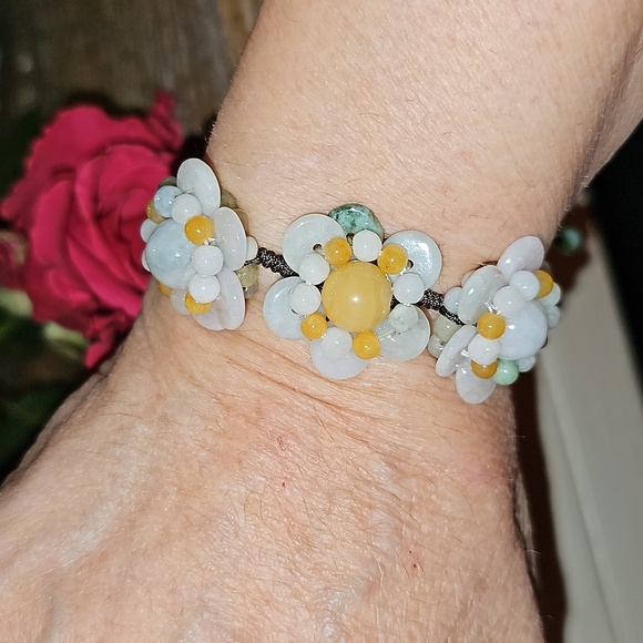 New Jade Flower Bracelet - Picture 2 of 6